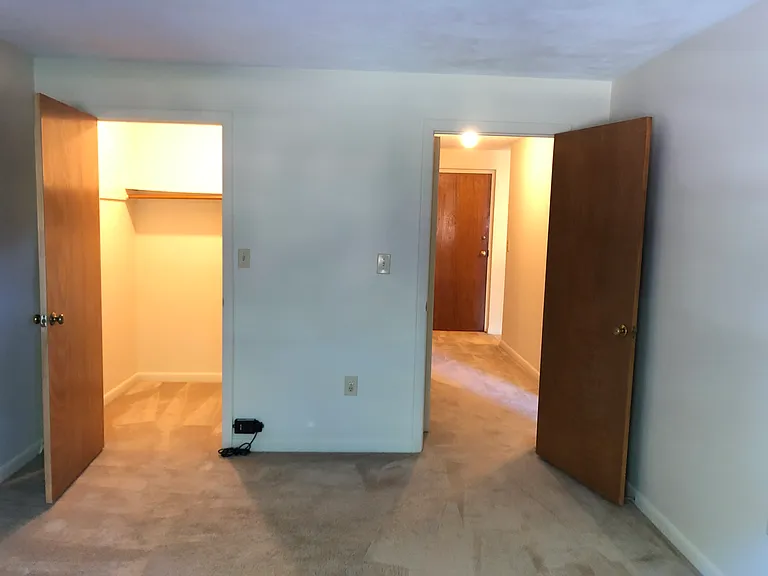 Lexington St Apartments — Photo 59