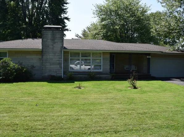 903 W Oak Ln, Robinson, IL 62454