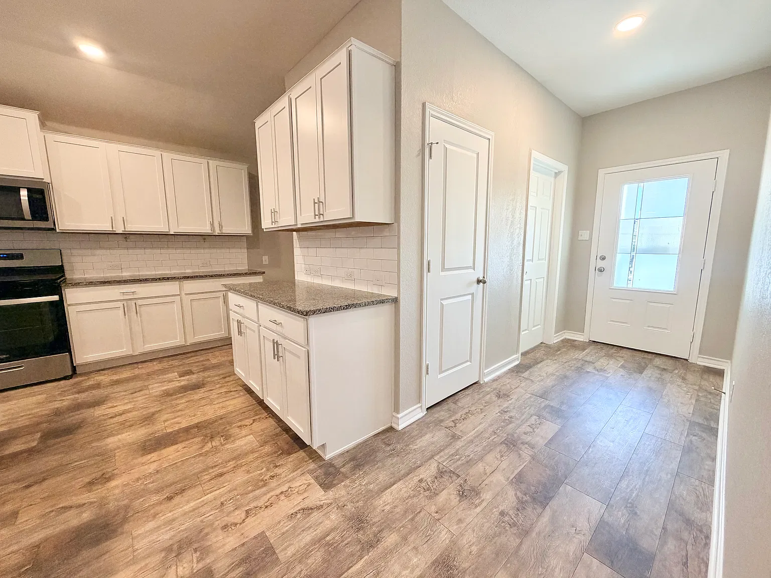 4 bed, 1700 sqft, $2,300 — Photo 2