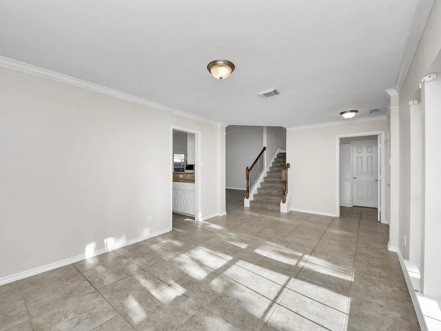 3 bed, 2.5 bath, 2478 sqft, $2,450 — Photo 4