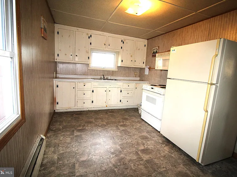 41 Lancaster Ave — Photo 3