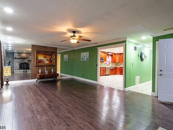 3rd image of 131 Hillcrest Ave