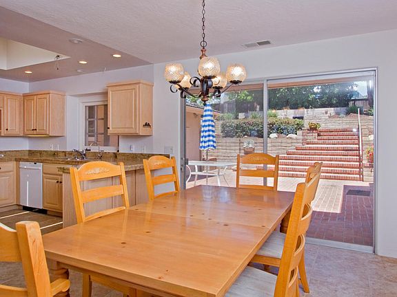 4th image of 492 Venado Dr
