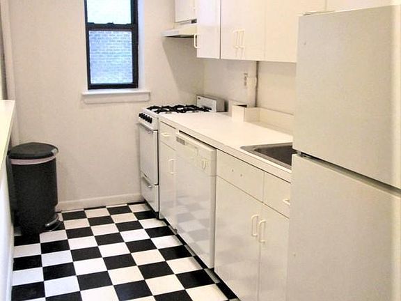 3rd image of 157 E 89th St APT 5RE