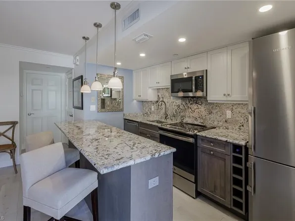 480 5th St S APT 105, Naples, FL 34102