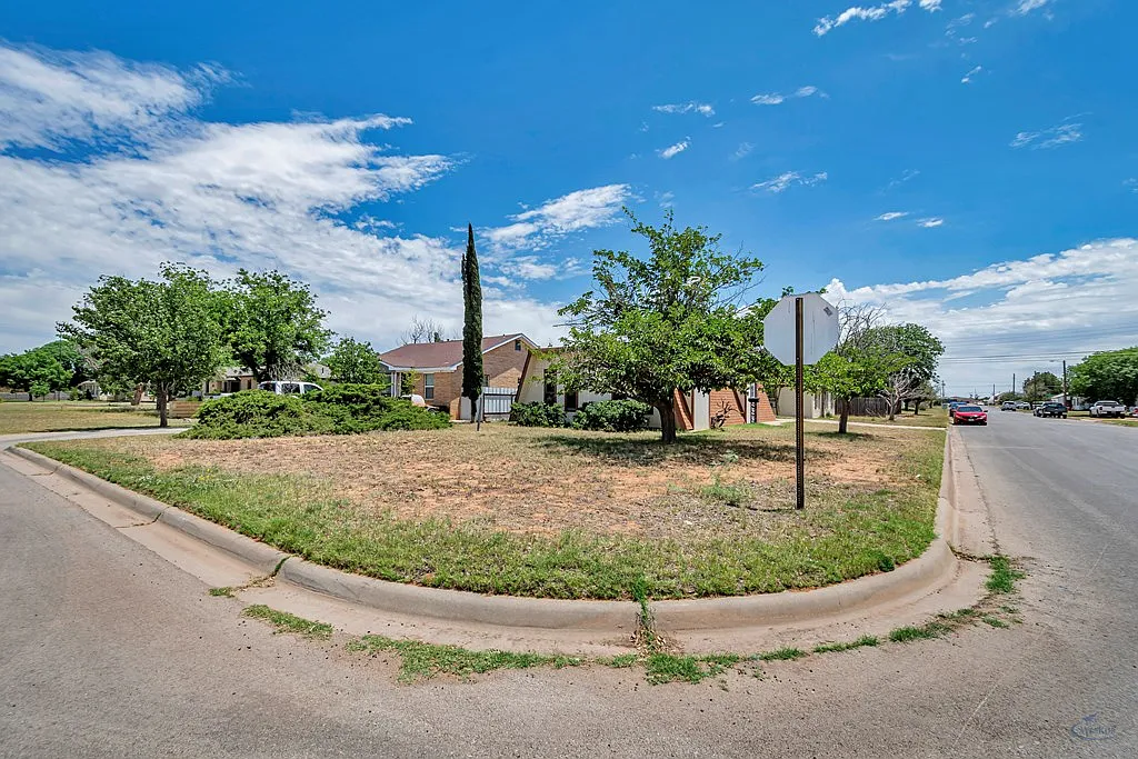 2 bed, 2.0 bath, 1760 sqft, $1,900 — Photo 3