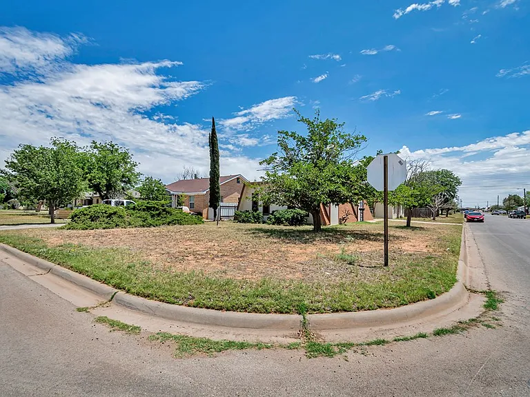 1707 College Ave — Photo 3