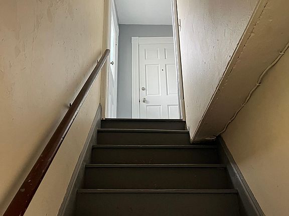 Interior 2nd floor entry