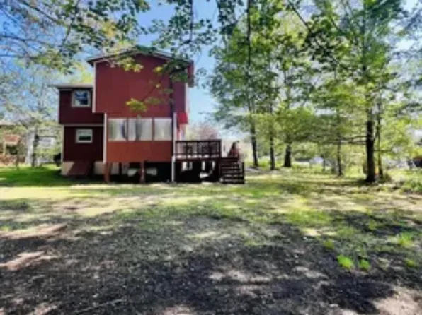 35 Deerfield Dr, Mount Pocono, PA 18344