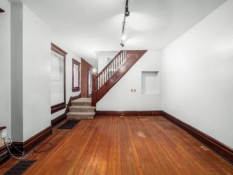 1230 Indianola Ave — Photo 20