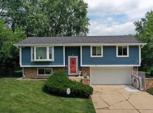 327 S Springinsguth Rd, Schaumburg, IL 60193