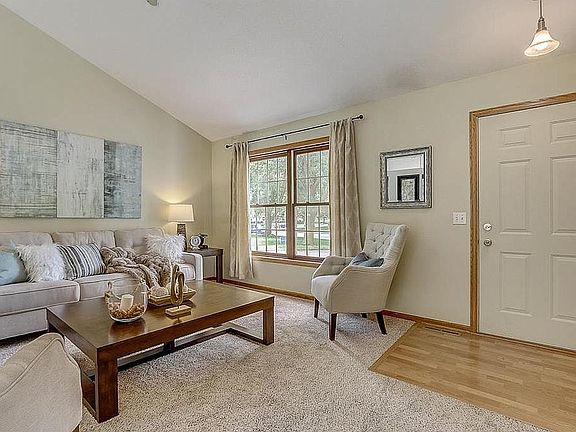 3rd image of 17391 Idlewood Cir