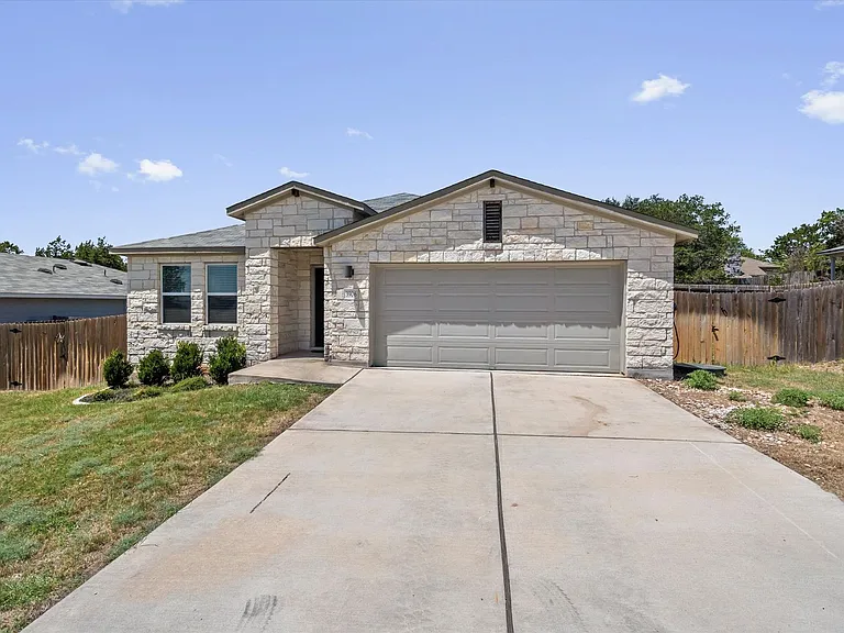 3906 Crockett Ave — Photo 2