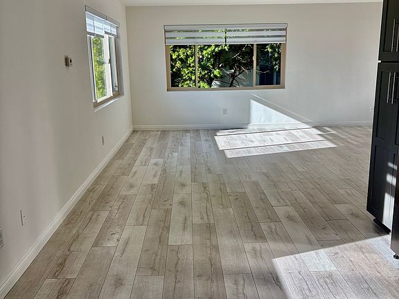 5th image of 216 Avenida De La Grulla APT A