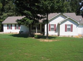 7296 Indian Trace Rd, Centerville, TN 37033
