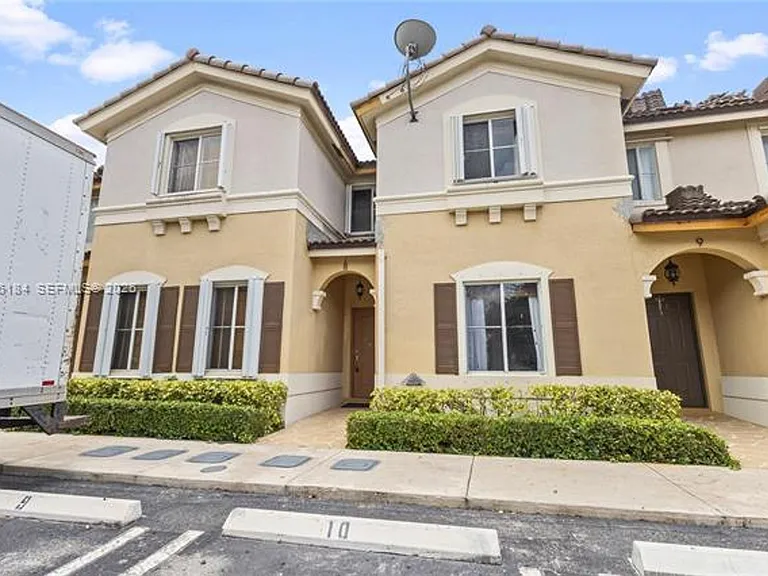 8862 W Flagler St #Townhouse 8 — Photo 2