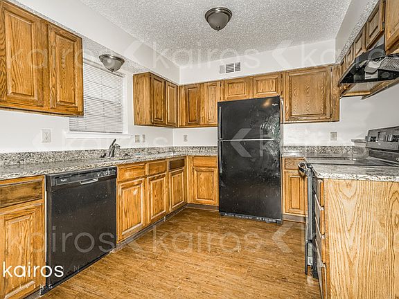 3rd image of 818 Courtenay Pl