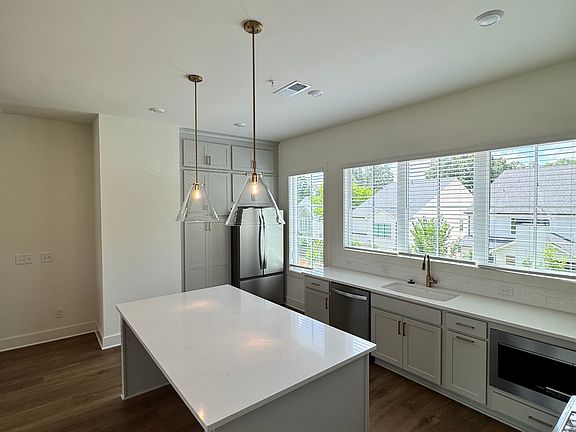 3rd image of 2684 Mackintosh Ct