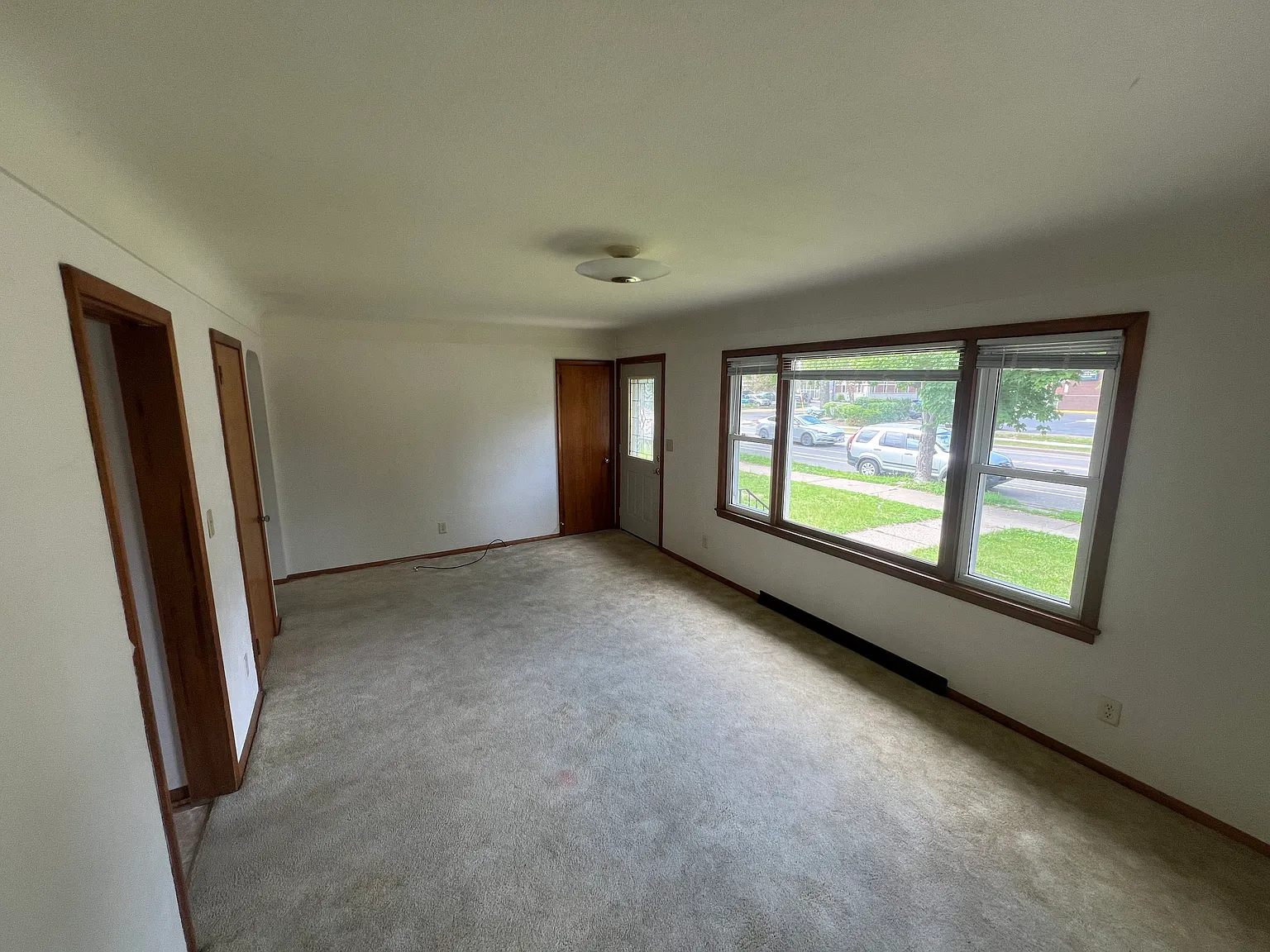 4 bed, 1.5 bath, $1,900 — Photo 4
