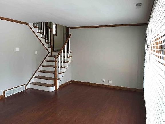 3rd image of 18453 Clyde Rd