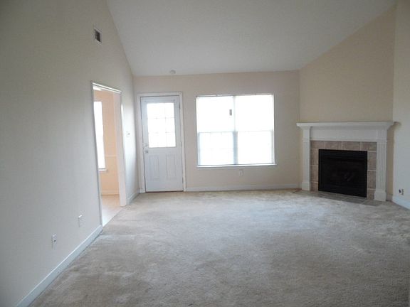4th image of 3464 Essex Pl