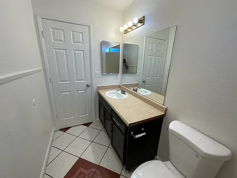 1328 Laguna Way — Photo 8