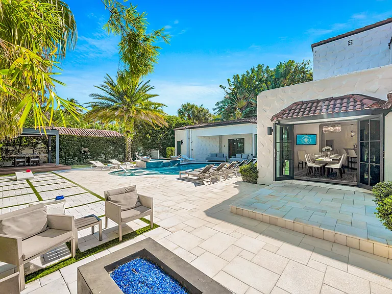 Poinciana Dr — Photo 11