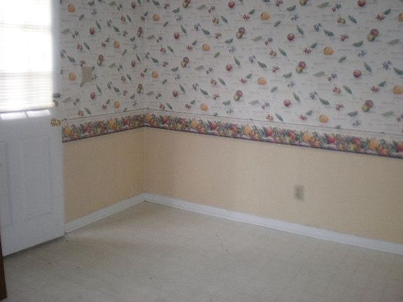 3rd image of 1317 N Barker St