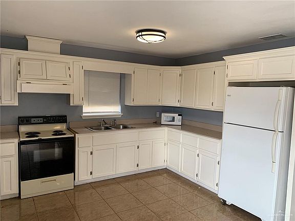 5th image of 142 Loretta St