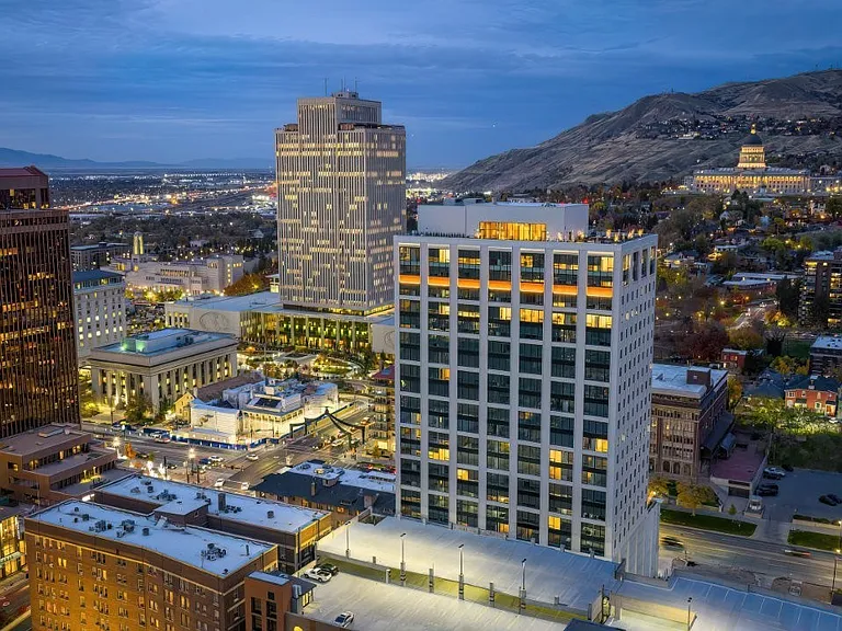 Seraph Luxury Downtown Apartments — Photo 41