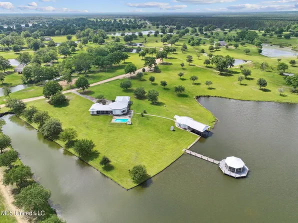 95 New Arbor Rd E, Poplarville, MS 39470