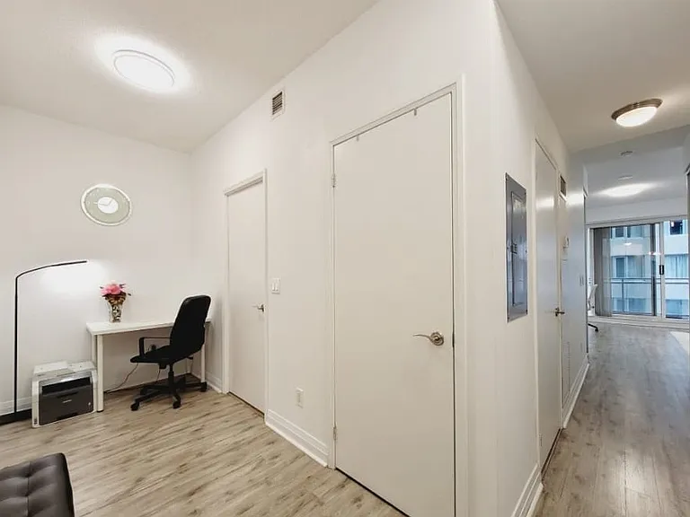 220 Victoria St #1305 — Photo 22