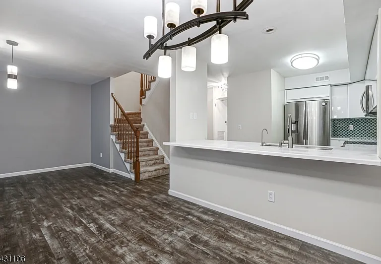 7 Sussex Ct — Photo 10