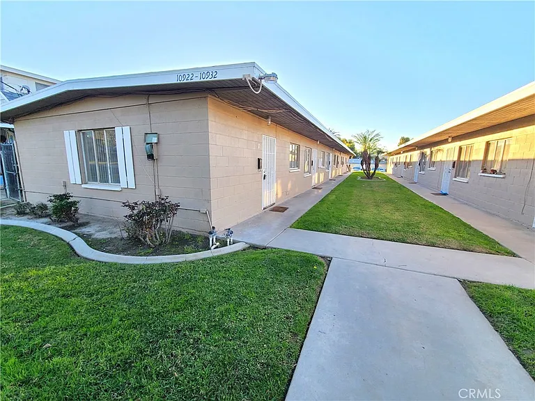 10926 Evans St — Photo 2