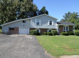 188 Hallmark Cir, Radcliff, KY 40160