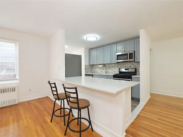 30 Stoner Avenue #3R, Great Neck, NY 11021