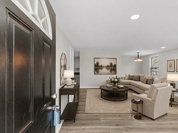 3rd image of 1109 Forest Dr.