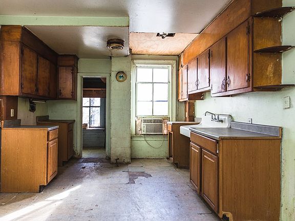 2nd image of 352 Old South High St