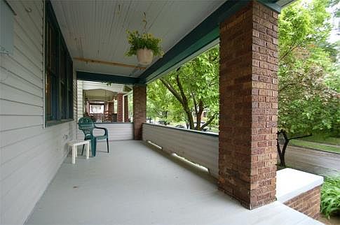 3rd image of 40 E Longview Ave
