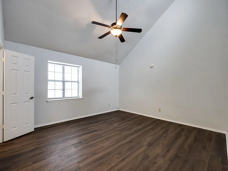 34 Woodlawn Drive - 4 — Photo 10