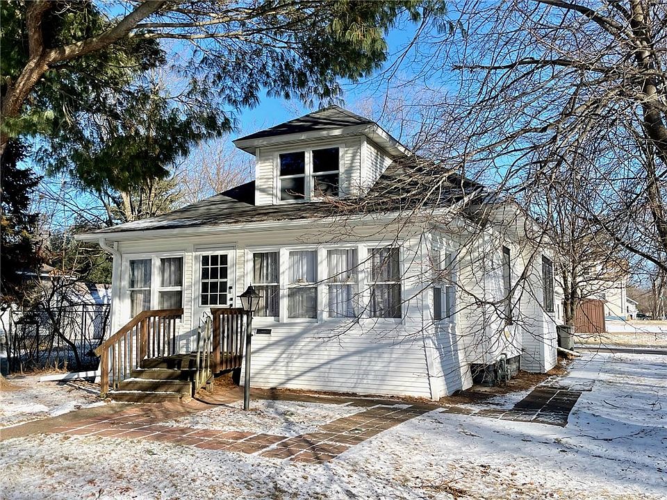 1st image of 1720 6th Street E