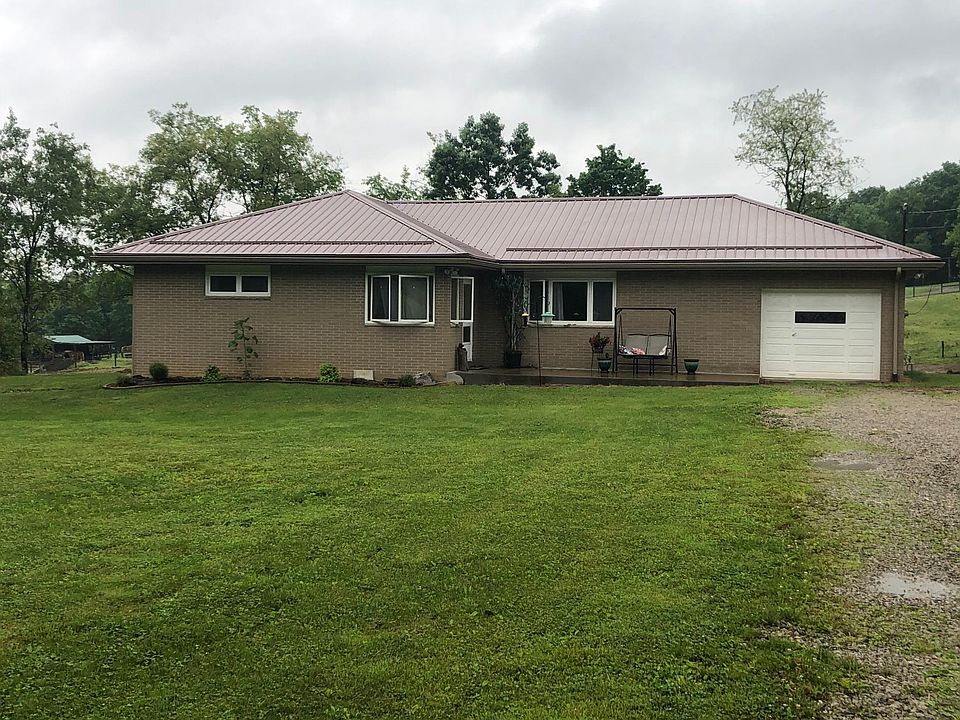 Front of house. One car garage and nice mud room right off the porch entrance.