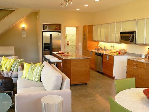 3rd image of 2818 Aldrich Ave S Unit 5