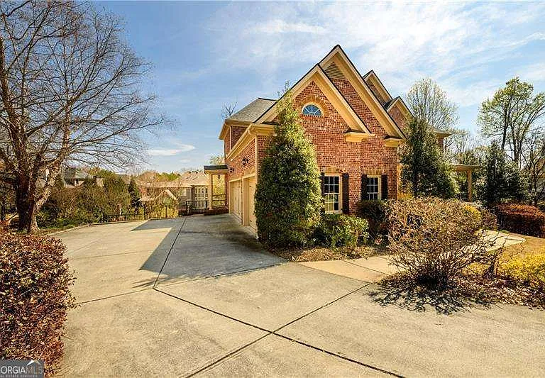 2770 Shumard Oak Dr — Photo 2