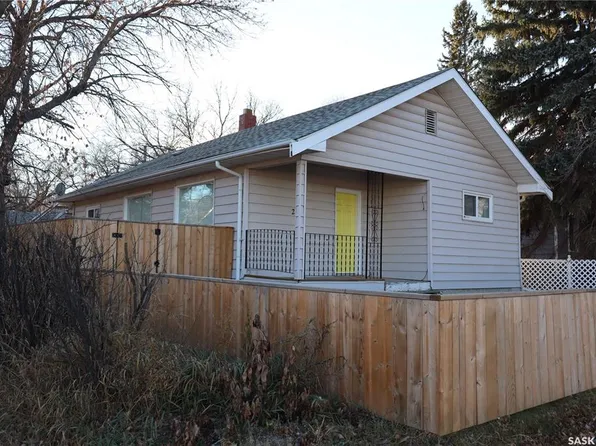 203 5th AVENUE W, Assiniboia, SK S0H 0B0