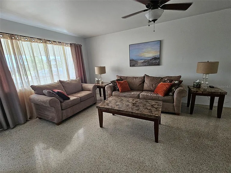 1703 Amhurst Cir — Photo 12