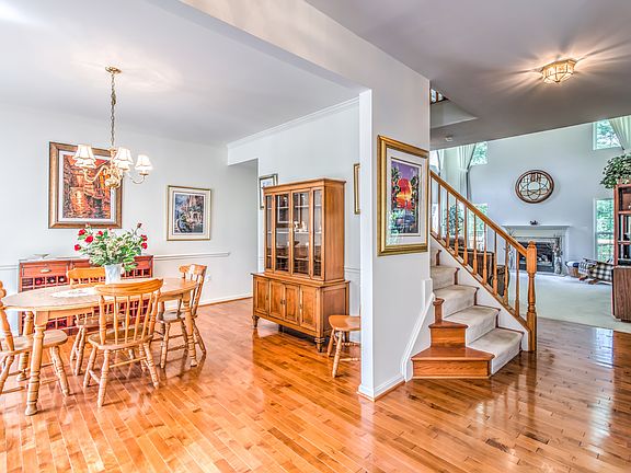 4th image of 17165 Stoneleigh Pl