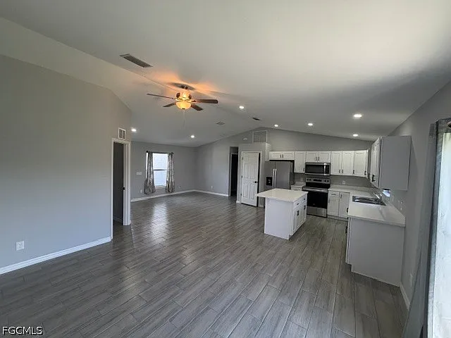 4 bed, 2.0 bath, 1571 sqft, $1,900 — Photo 3