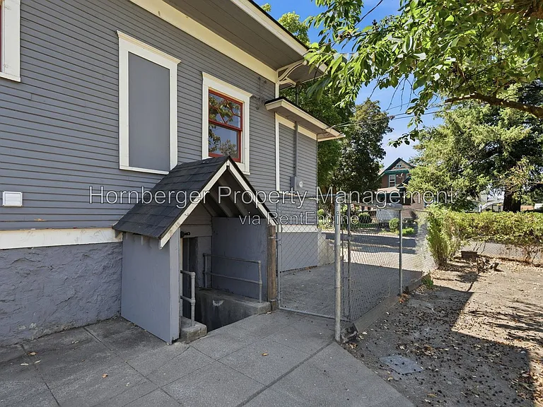 1128 W Spofford Ave — Photo 39