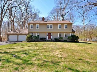 6 Crabapple Ln, Sandy Hook, CT 06482